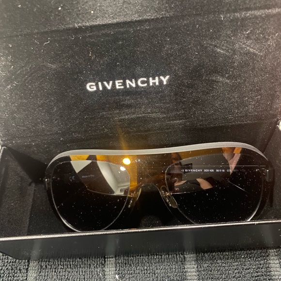 NWOT Givenchy women’s sunglasses black and metallic brown lense - Picture 6 of 7